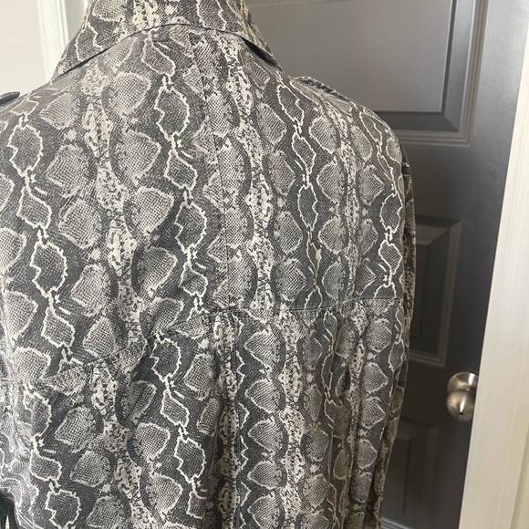 NWT Blank NYC Python Print Fabric Jacket. Stunning! Size M - Picture 4 of 8